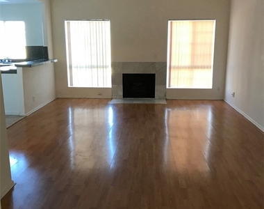 11035 Moorpark Street - Photo Thumbnail 3