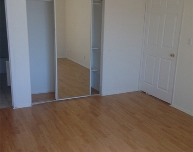 11035 Moorpark Street - Photo Thumbnail 5