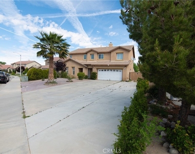619 W Avenue H13 - Photo Thumbnail 2
