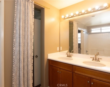 619 W Avenue H13 - Photo Thumbnail 5