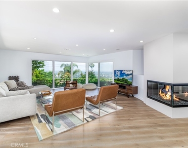 3546 Berry Drive - Photo Thumbnail 4