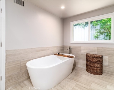 3546 Berry Drive - Photo Thumbnail 24