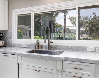 3546 Berry Drive - Photo Thumbnail 14