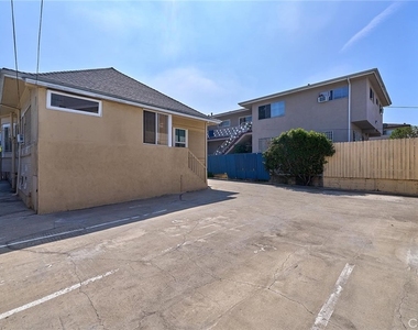1115 S Mariposa Avenue - Photo Thumbnail 8