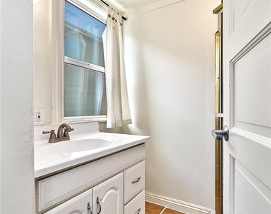 1115 S Mariposa Avenue - Photo Thumbnail 13