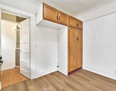 1115 S Mariposa Avenue - Photo Thumbnail 5