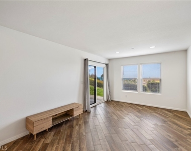 1056 Calle Del Cerro - Photo Thumbnail 4