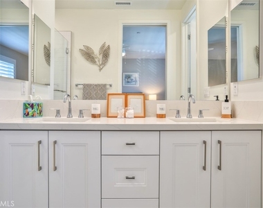 3318 Doheny Way - Photo Thumbnail 47