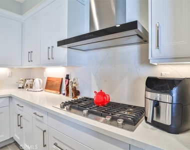 3318 Doheny Way - Photo Thumbnail 2