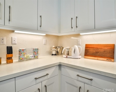 3318 Doheny Way - Photo Thumbnail 5