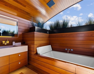 1509 E Bay Avenue - Photo Thumbnail 25