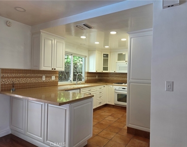 18507 Brasilia Drive - Photo Thumbnail 4