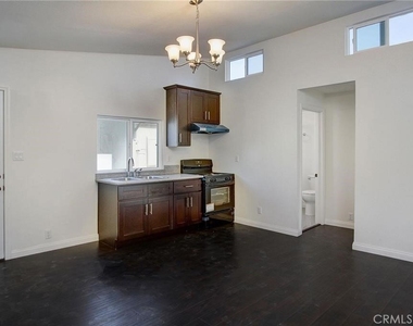 1516 W Hellman Avenue - Photo Thumbnail 2