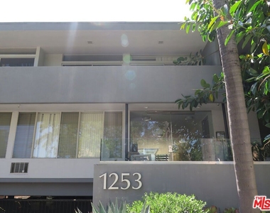 1253 N Hayworth Avenue - Photo Thumbnail 7