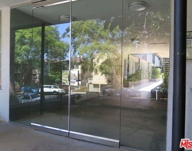1253 N Hayworth Avenue - Photo Thumbnail 6