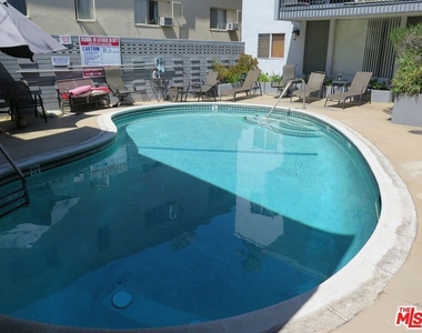 1253 N Hayworth Avenue - Photo Thumbnail 5