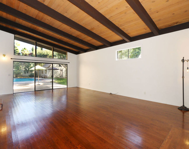 1609 Capistrano Avenue - Photo Thumbnail 2