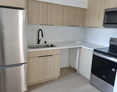 603 W W 46th Street - Photo Thumbnail 2