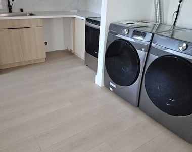 603 W W 46th Street - Photo Thumbnail 3