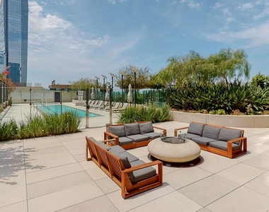 889 Francisco Street - Photo Thumbnail 38