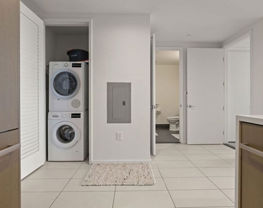 889 Francisco Street - Photo Thumbnail 22