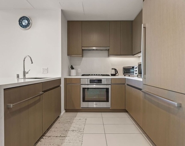 889 Francisco Street - Photo Thumbnail 12