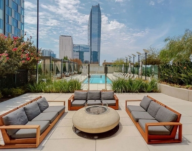 889 Francisco Street - Photo Thumbnail 37