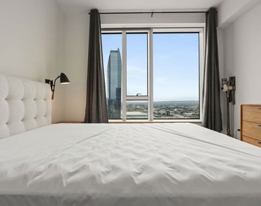 889 Francisco Street - Photo Thumbnail 14
