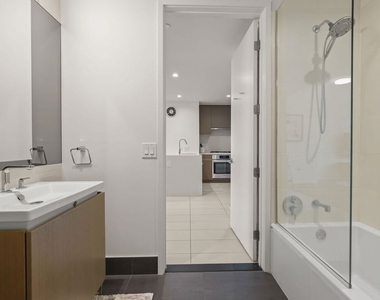 889 Francisco Street - Photo Thumbnail 21