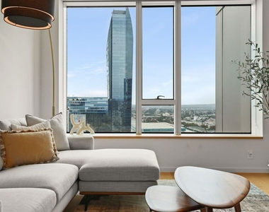 889 Francisco Street - Photo Thumbnail 7