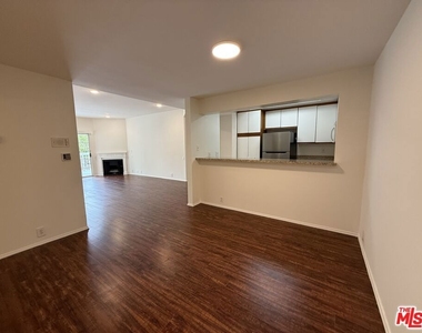 1440 Rexford Drive - Photo Thumbnail 4
