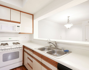 1440 Rexford Drive - Photo Thumbnail 3