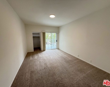 1440 Rexford Drive - Photo Thumbnail 6