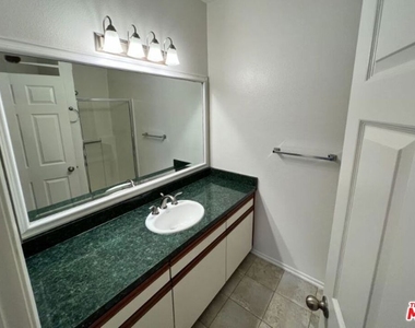 1440 Rexford Drive - Photo Thumbnail 11