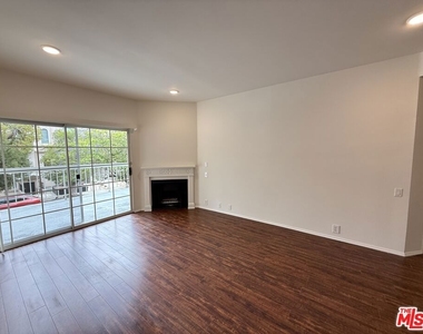 1440 Rexford Drive - Photo Thumbnail 2