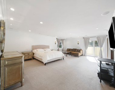 6138 Maryland Drive - Photo Thumbnail 3