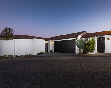 1733 Sunset Plaza Drive - Photo Thumbnail 7