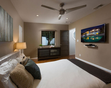 1733 Sunset Plaza Drive - Photo Thumbnail 41