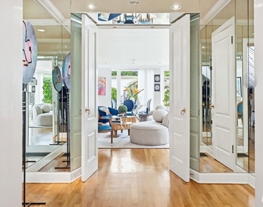 516 S Rimpau Boulevard - Photo Thumbnail 18