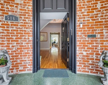 516 S Rimpau Boulevard - Photo Thumbnail 9