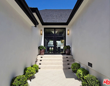 2288 Coldwater Canyon Drive - Photo Thumbnail 4