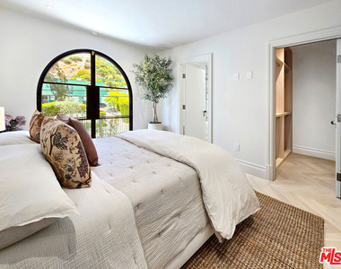 2288 Coldwater Canyon Drive - Photo Thumbnail 31