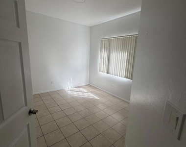 350 E Washington Ave - Photo Thumbnail 4