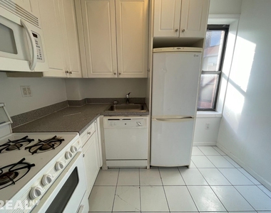 241 E 38th St - Photo Thumbnail 4