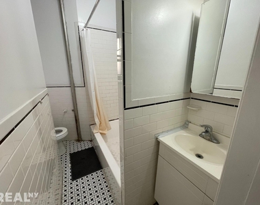 241 E 38th St - Photo Thumbnail 5