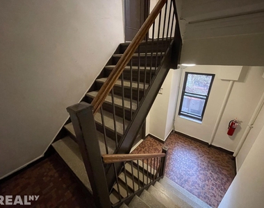 241 E 38th St - Photo Thumbnail 7