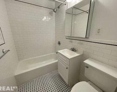 46 W 73rd St - Photo Thumbnail 4