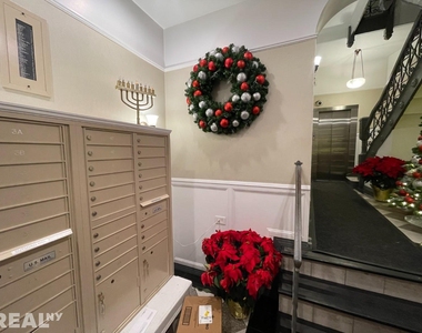46 W 73rd St - Photo Thumbnail 7