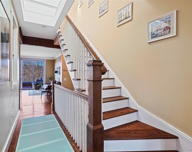 493 Warburton Avenue - Photo Thumbnail 14