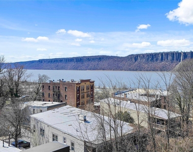 493 Warburton Avenue - Photo Thumbnail 18